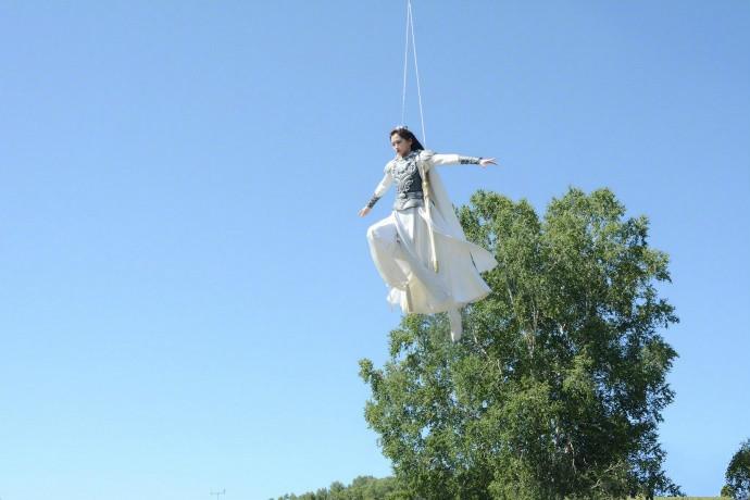 女星高空吊威亚谁最厉害?杨幂第八,关晓彤第二,第一是谁?