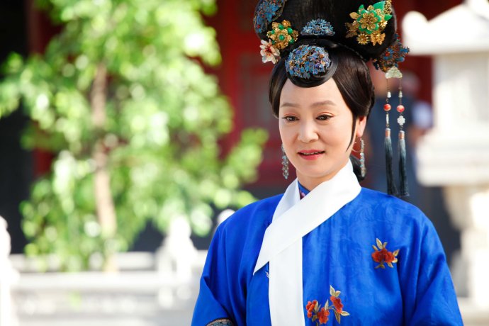 3段恋情无儿无女,嫁给大13岁老公失足坠楼,网友:是被诅咒了?