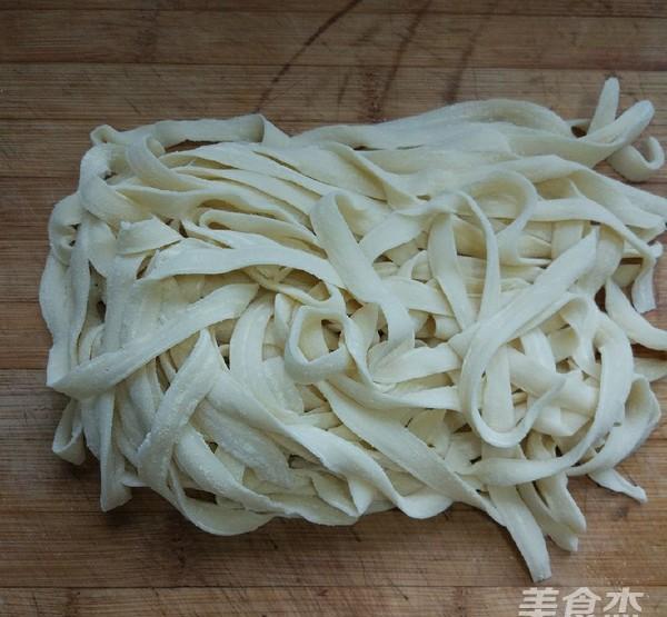 油泼三棱面的做法