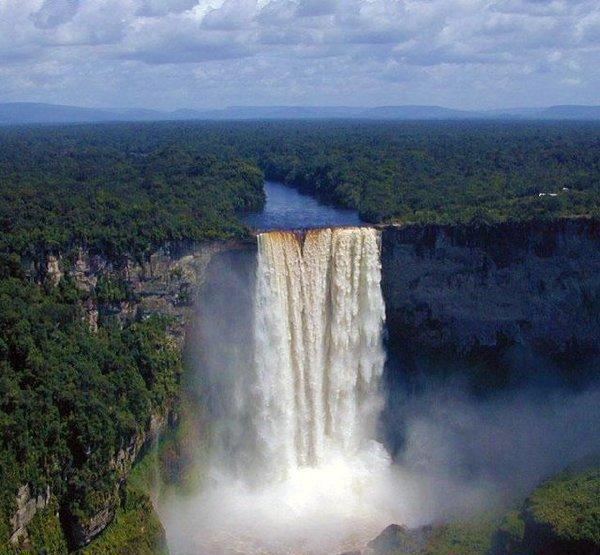 凯厄图尔瀑布, 波澜壮阔气势磅礴的气势, 会让人过目不忘