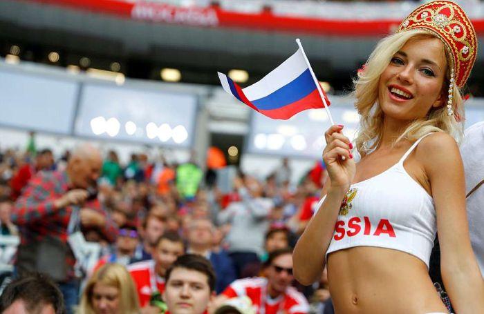 外盘足球下注:2018世界杯,俄罗斯-沙特美女球