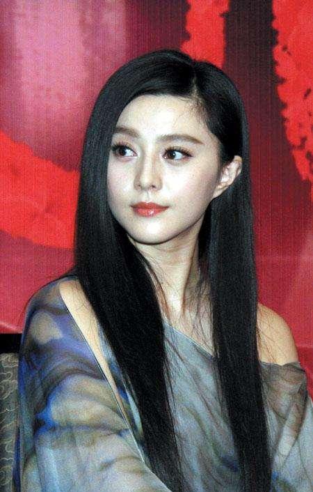 张馨予曾坦言不到三十岁不结婚,李晨很受伤,据说比范冰冰漂亮