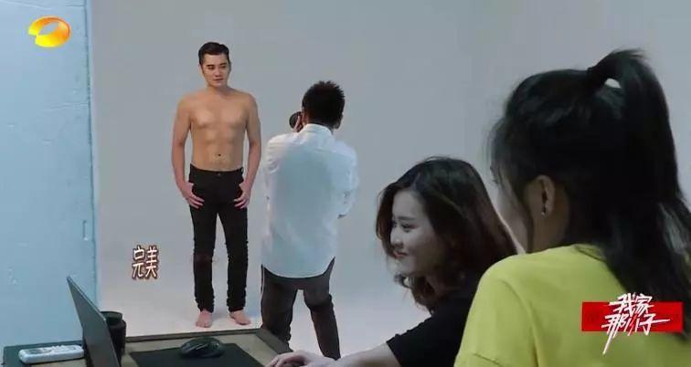 钱枫公开秀腹肌,数一数竟然有6块!肥宅变肌肉男?