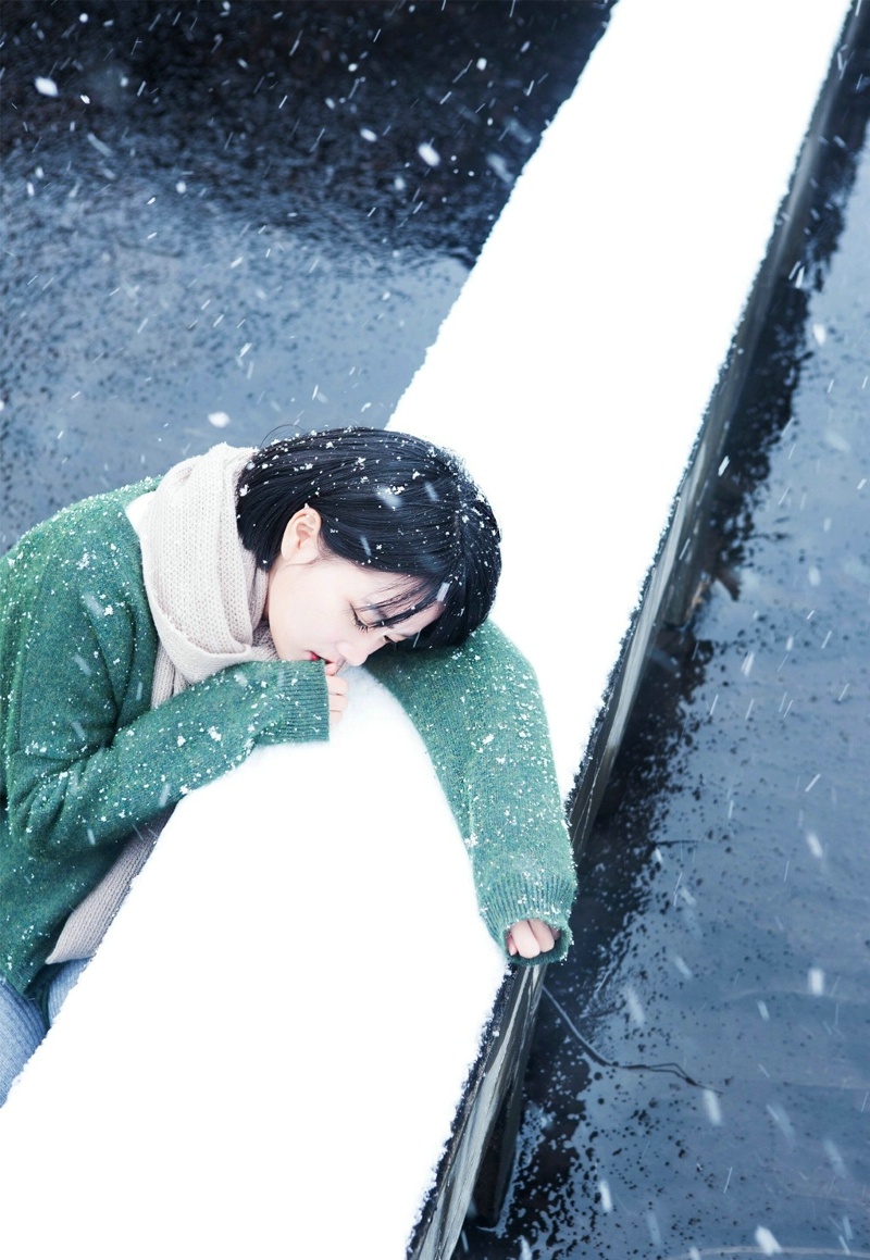 雪天内的短发森系精致五官美女写真集 67676767 @微相册