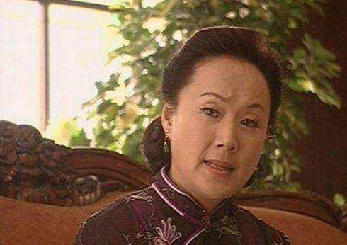 33岁走红,搭档刘亦菲《金粉世家》翻身,68岁气质不输赵雅芝