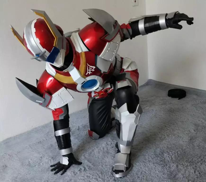 民间高手自制铠甲勇士刑天皮套,网友:高度还原啊!