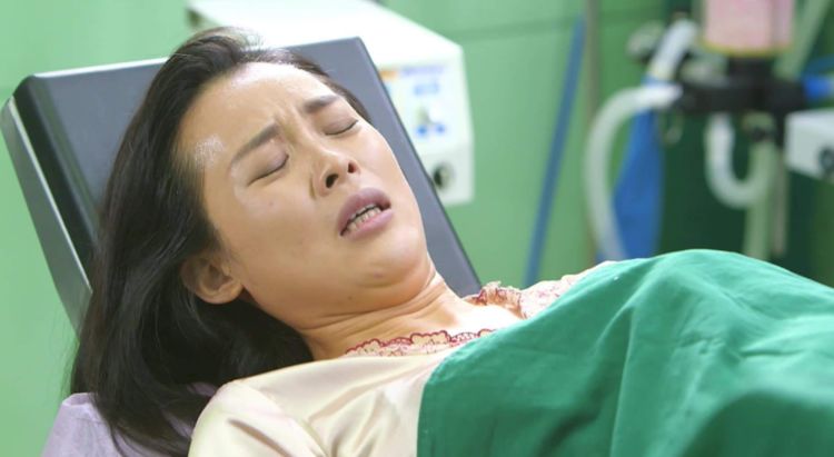 老婆生娃老公要求陪产宝宝出生后老公昏迷不醒肠子出来了