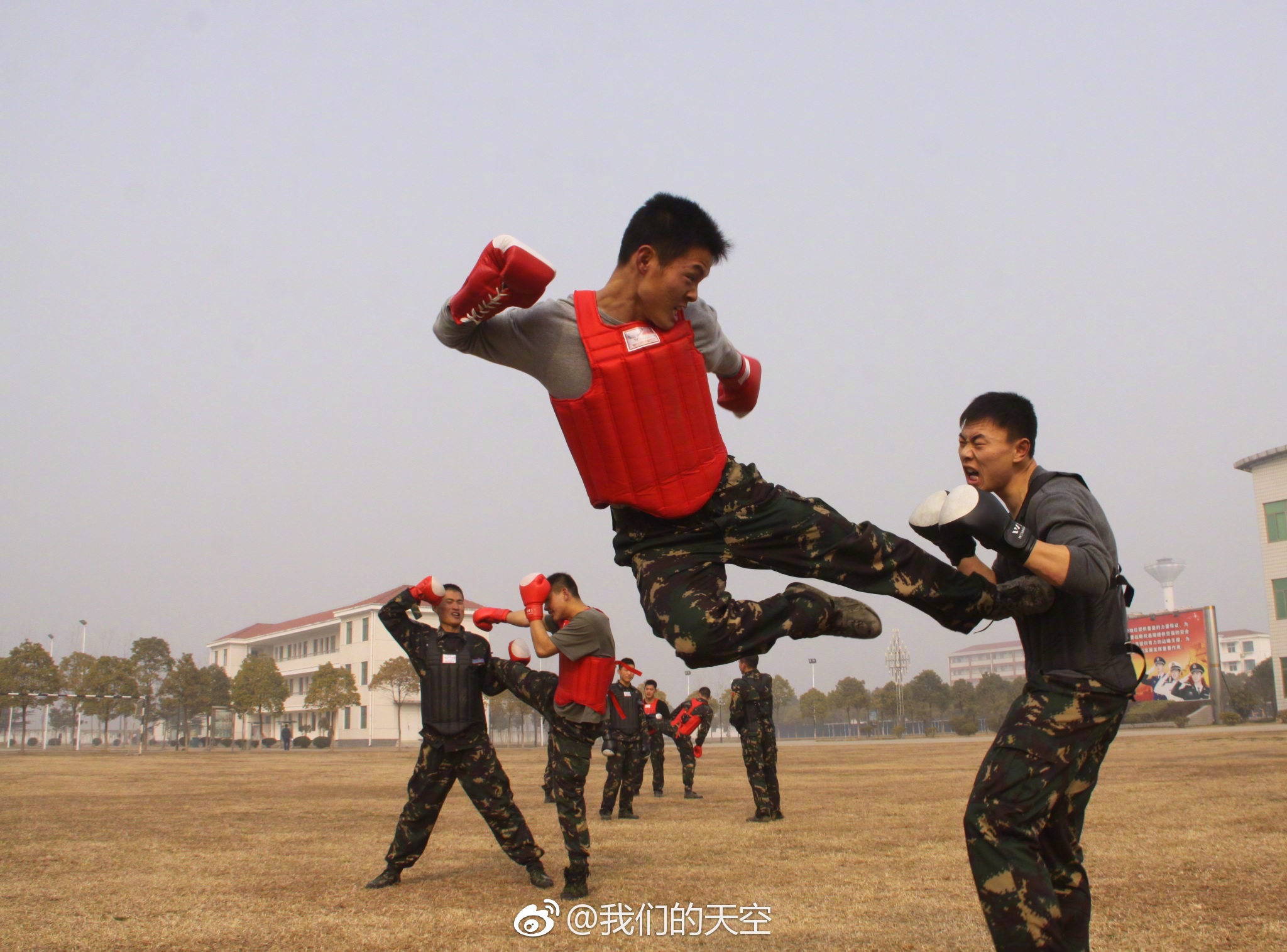 嵩山少林练武功空降训练有不同刀光剑影飞檐走壁长枪短炮卫国有你