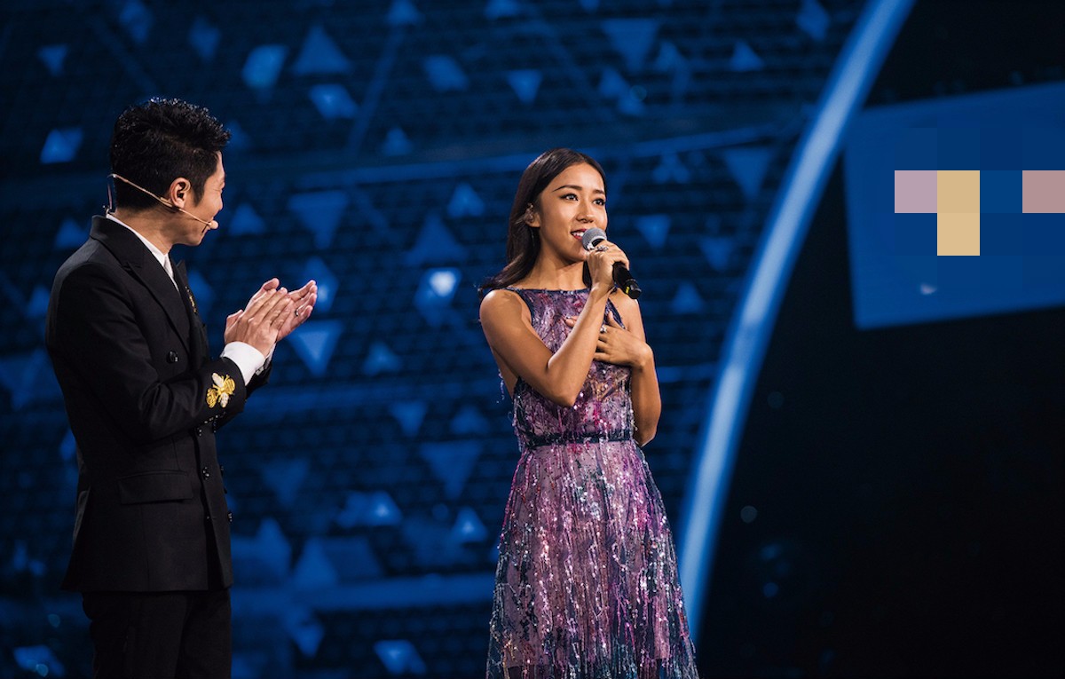 关于三岁女孩唱鸡皮疙瘩的信息 关于三岁女孩唱鸡皮疙瘩的信息
