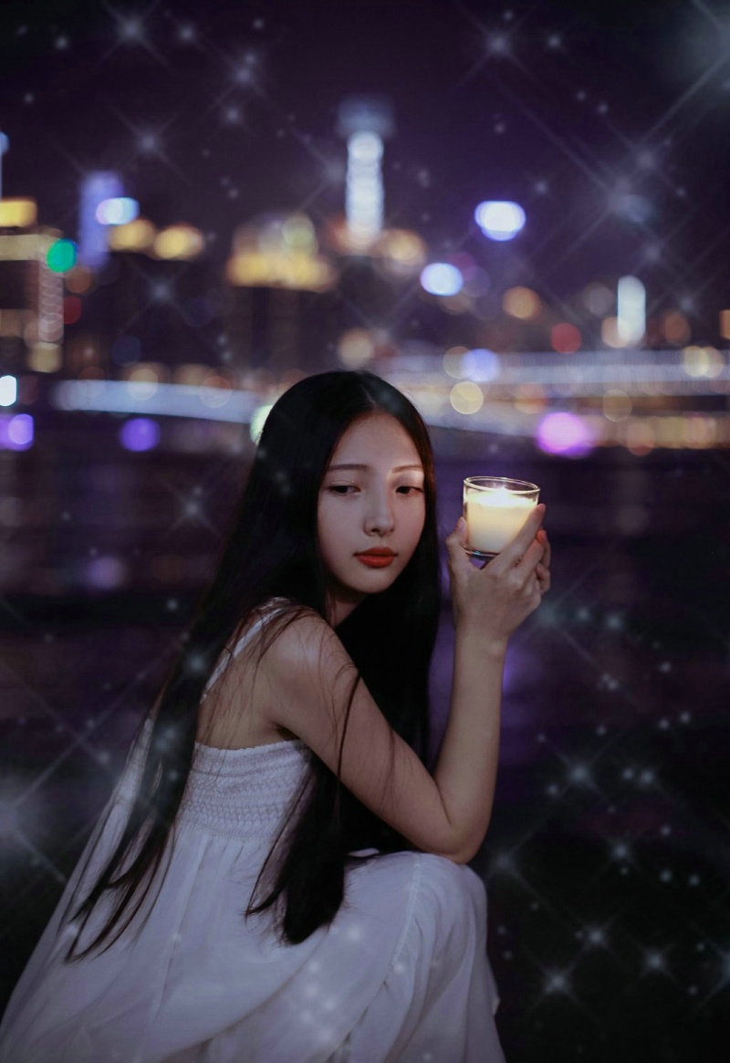 夜晚唯美灯光下的长发美女气质养眼写真集 @微相册 @微博摄