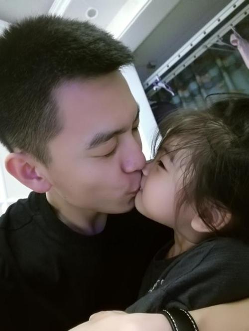 cba十位超级奶爸,男篮队长升级,杨鸣女儿继承父亲好看基因?