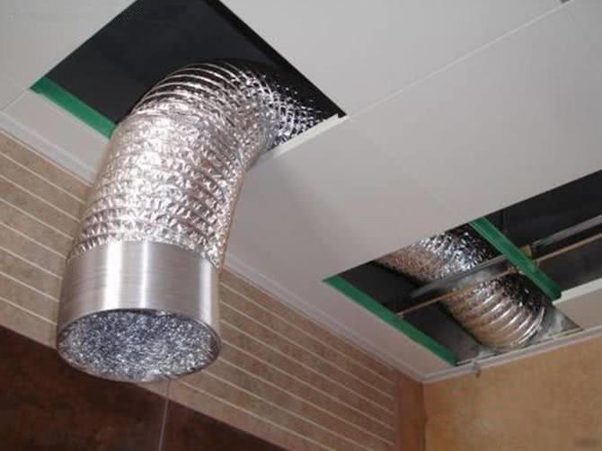 为什么都说油烟机排风管走吊顶好,但业主还是要走吊柜?纠结