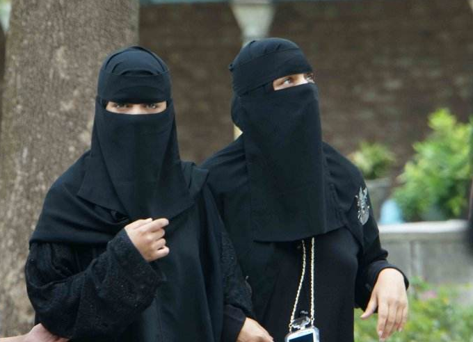 中国女人嫁到迪拜,虽然有花不玩的钱,却因为这件事天天很痛苦!