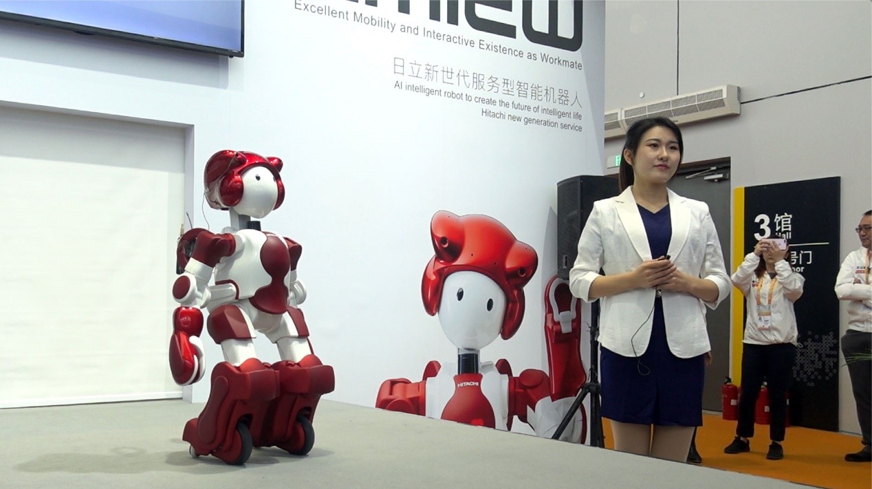 机场等公共场所,日立可以提供已具备商用能力的emiew智能机器人,它将