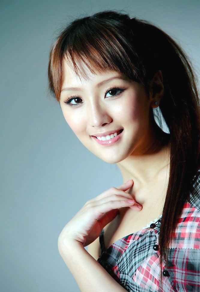 镜头下那一个温情笑容的美丽姑娘