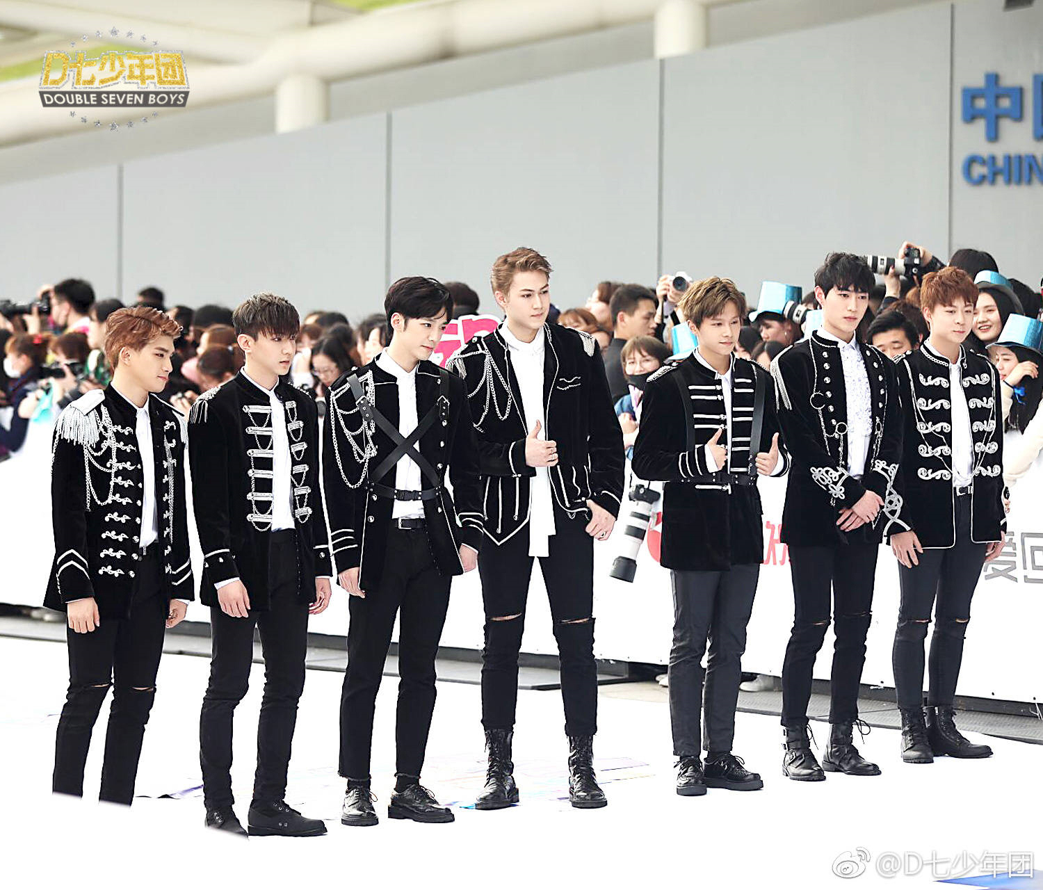 d七少年团东方风云榜首度亮相 唱跳出道ep新歌获赞颜力俱佳