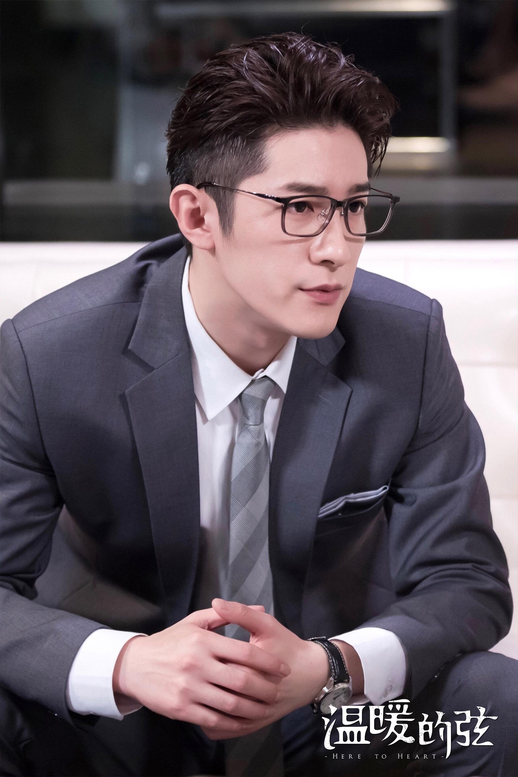 《温暖的弦》造型特辑:张翰"小心思"定制占南弦