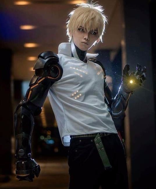 一拳超人cos,网友:琦玉老师别生气,那皮卡丘交给我帮你打死!