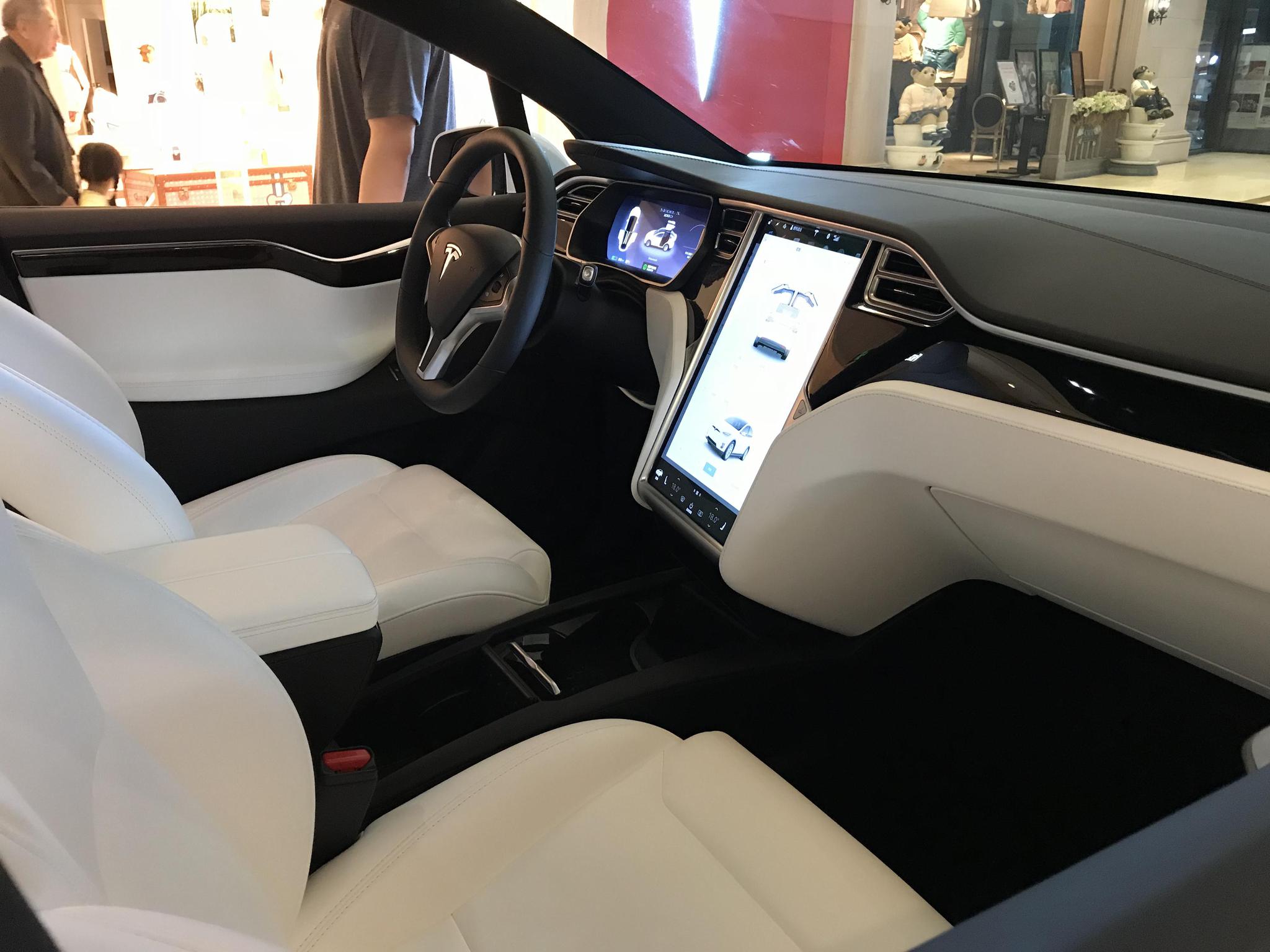 重庆龙湖时代天街车展系列:纯电动7座model x续航达552公里