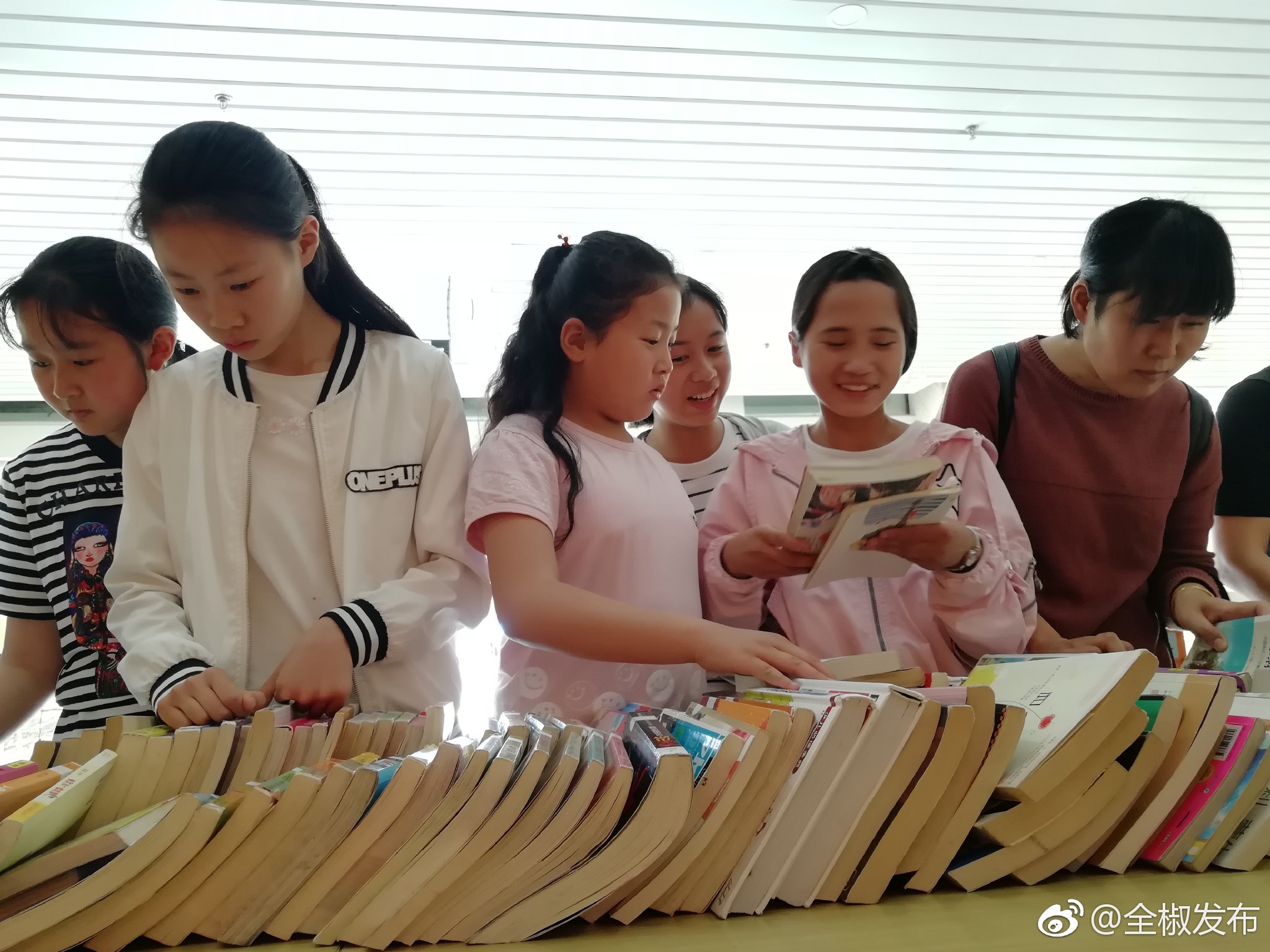 全椒县图书馆举办 "公共文化服务宣传周暨图书漂流活动"