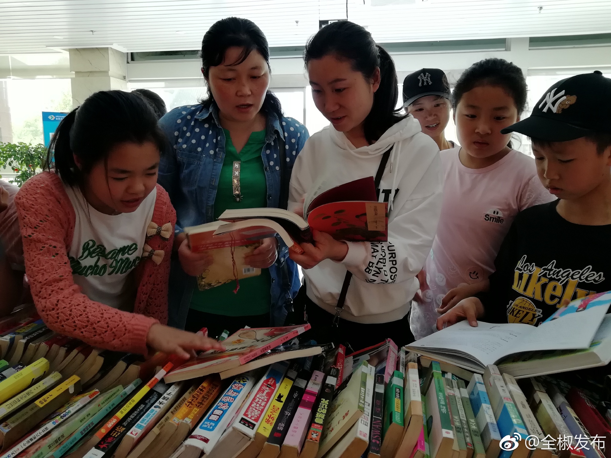 全椒县图书馆举办 "公共文化服务宣传周暨图书漂流活动"