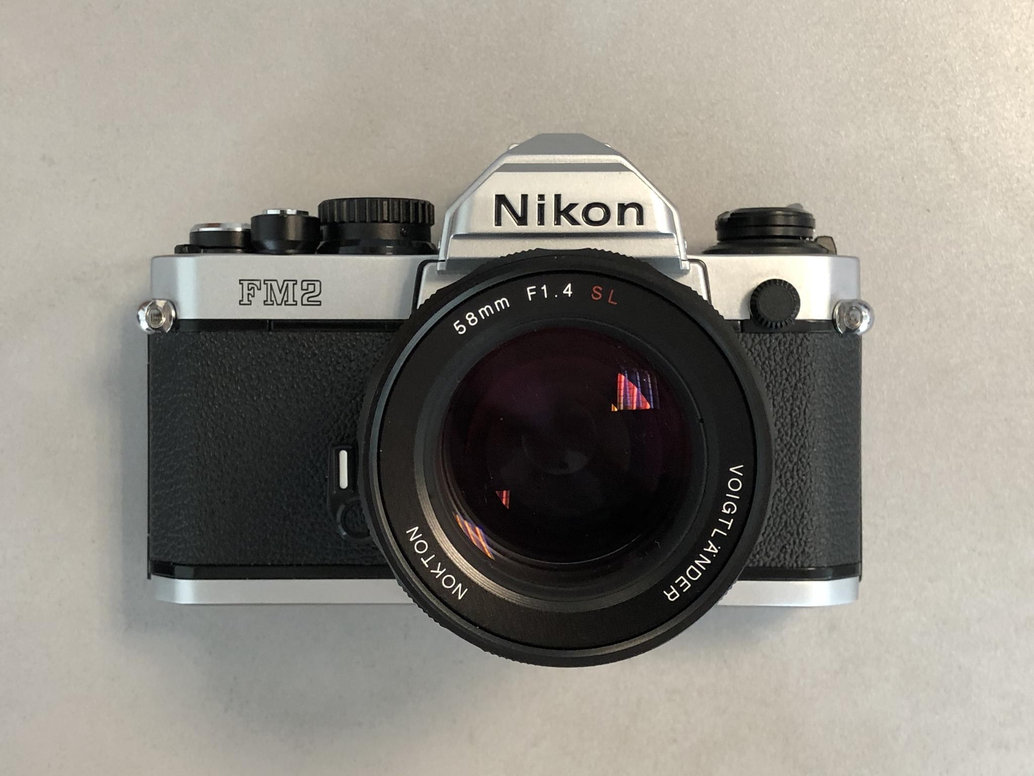 出一套尼康fm2胶片单反/机身,镜头均成色很新/镜头是号称凤凰瞳的
