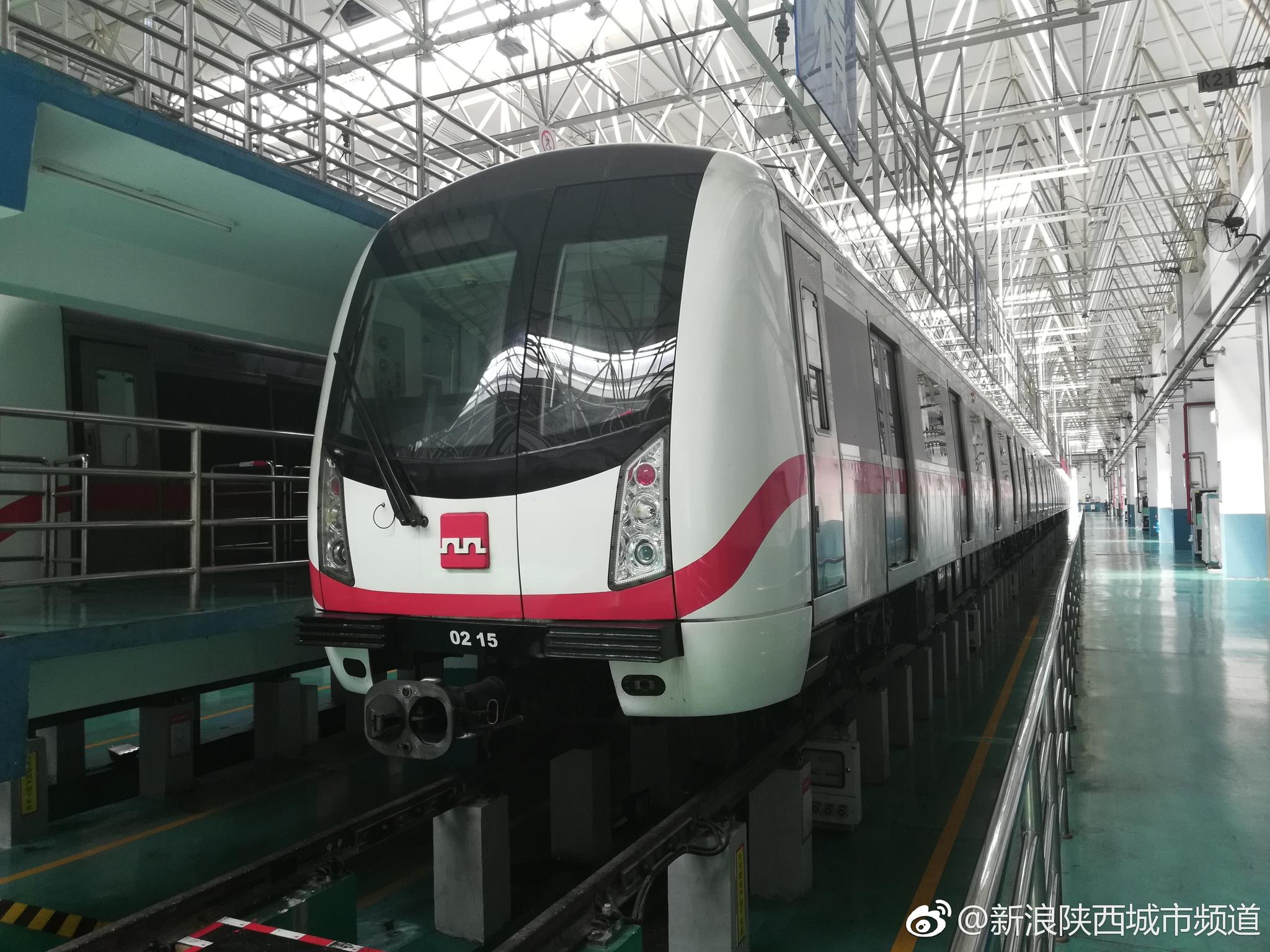 西安地铁2号线唐诗专列自开行以来,受到市民朋友的热情关注_新浪看点