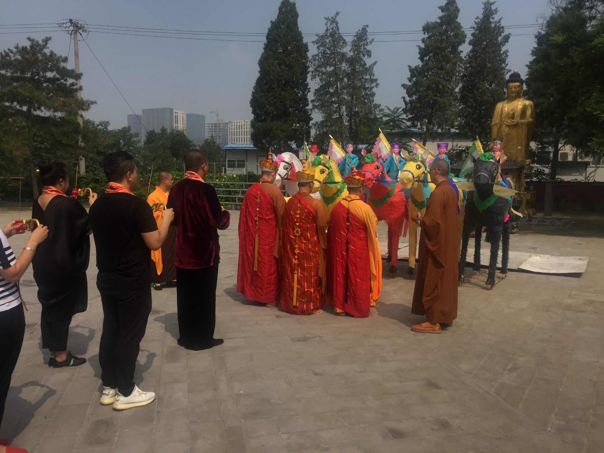 佑胜教寺水陆法会最后一日,法师带领两序大众送判