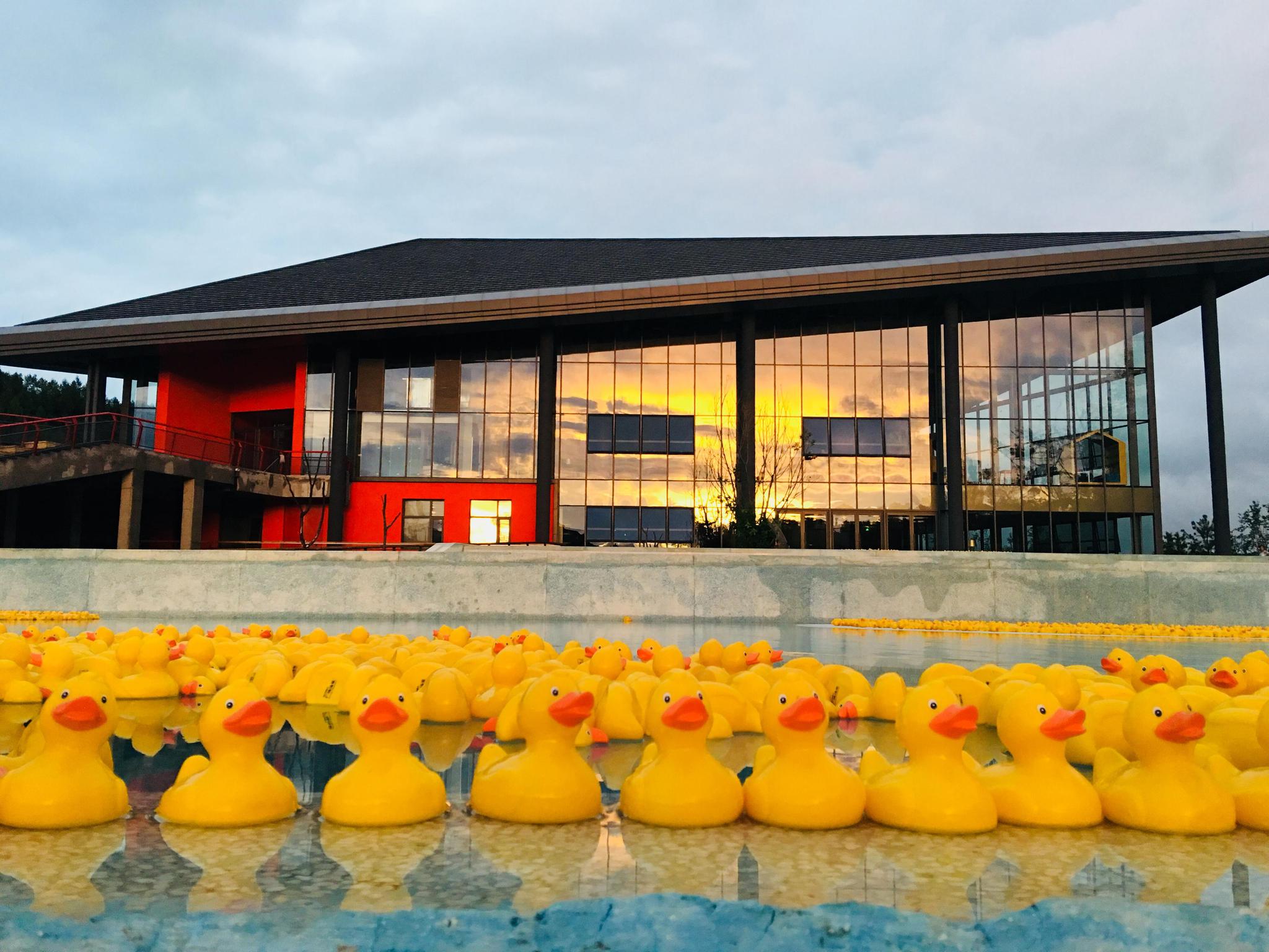 长白山必打卡——紫玉漫江湾露天汤泉广场