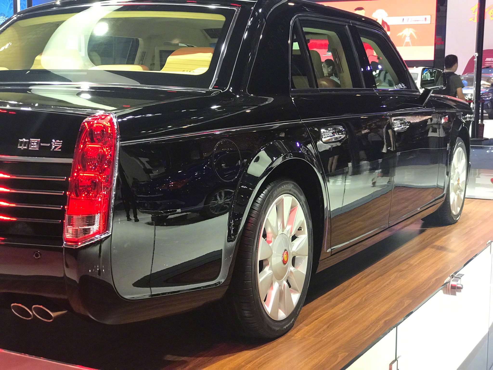 600多万的红旗l5了解一下