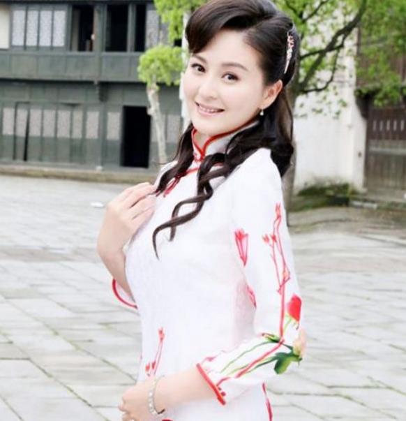 她出道20年从没绯闻,老公追她十年才娶到手,36岁颜值不输少女