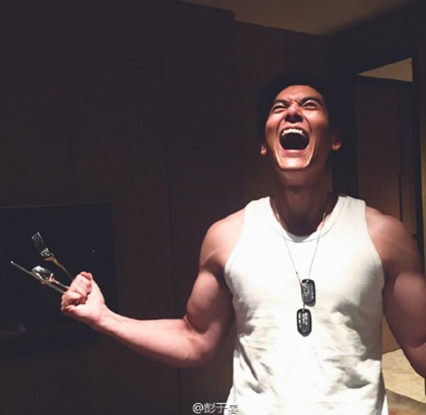 走红十几年,会手语会打泰拳,他如今活成所有明星羡慕的样子|彭于晏