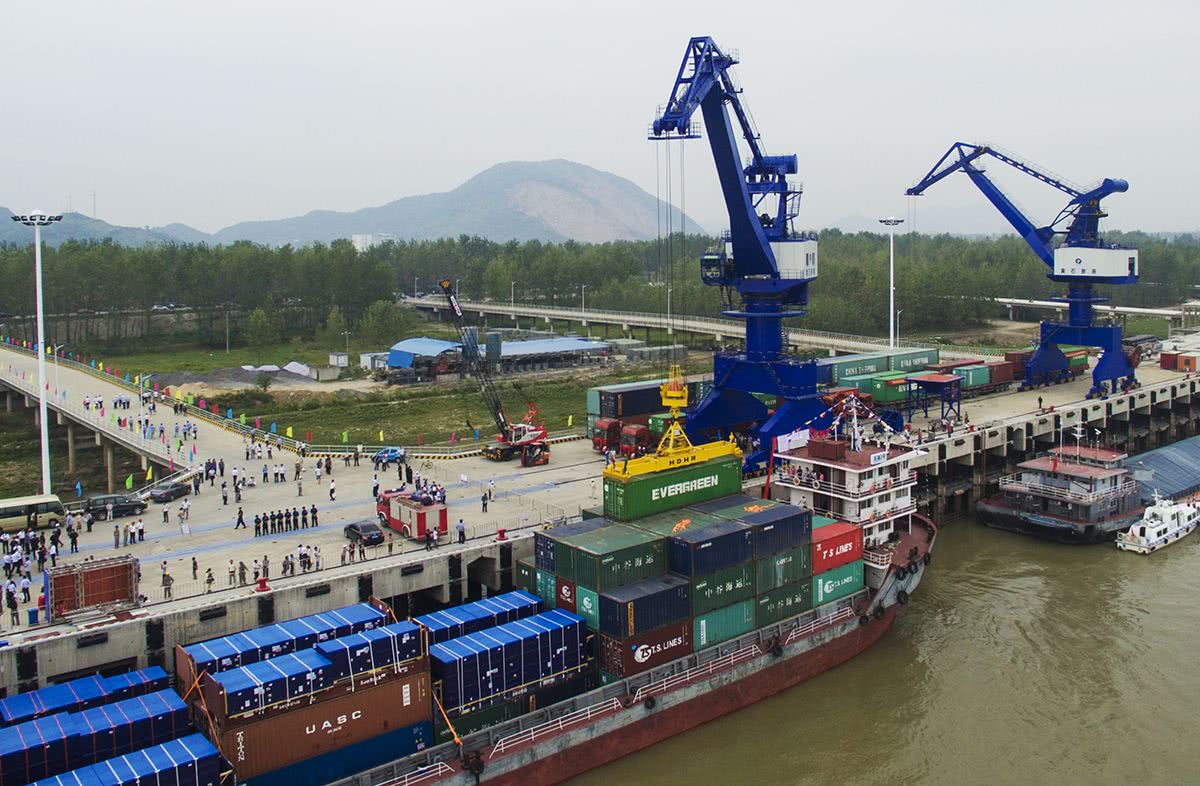 素有"兵家必争之地"之称的湖北襄阳,有什么出名的东西么?