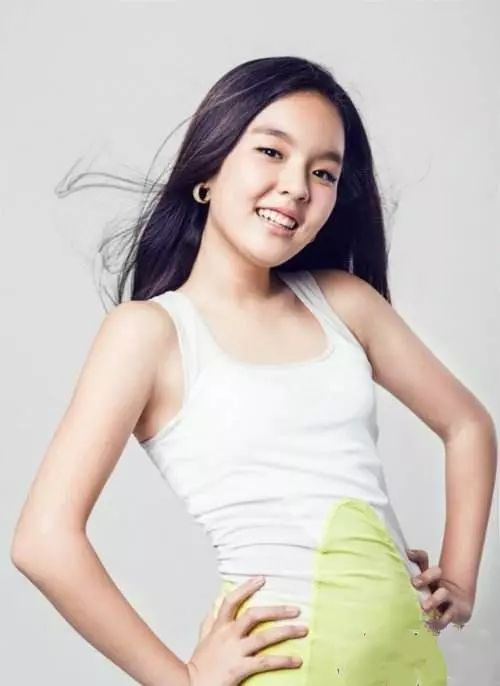 明星宝宝牙齿都啥样?小沈阳女儿门牙大,嗯哼牙齿不整齐!