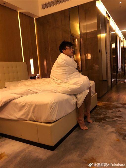 福原爱晒老公床照,傻眼问男生这种事,网友:这是一个满分的姿势