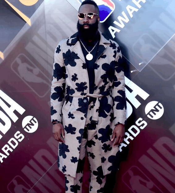 nba颁奖典礼: 哈登击败詹姆斯首夺mvp, 成火箭24年来第一人