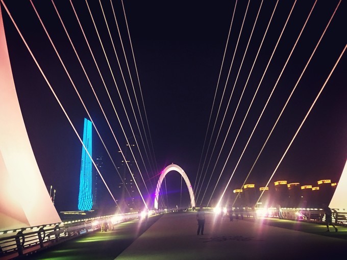 和江心洲青年森林公园内,它的得名来自于一个南京姑娘卢晓艳的创意