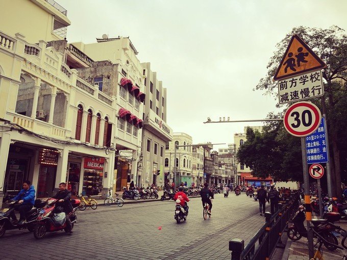 闺蜜共游椰城海口风景美不胜收