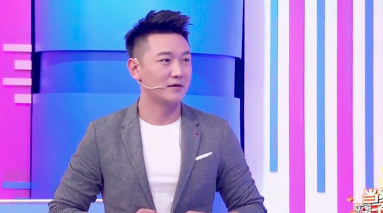 近日著名主持人田源亮相某脱口秀节目担任嘉宾主持,与各嘉宾畅聊关于