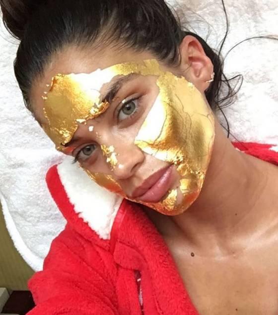 本喵揭完真相后,还是想说,在这些欧美明星超模眼中,显然黄金面膜还是