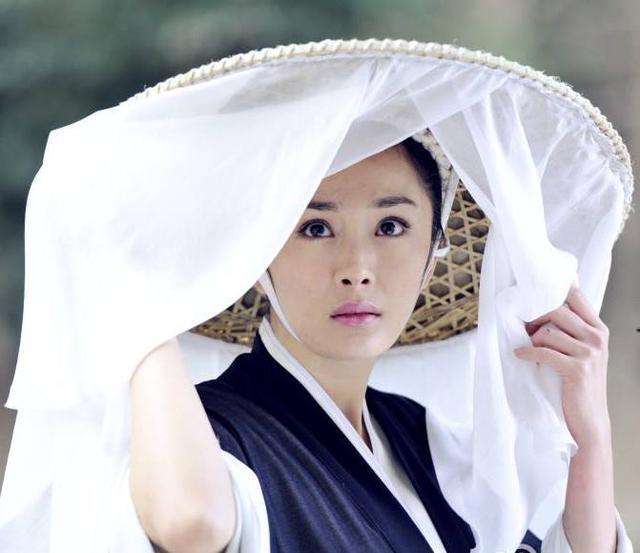 6位掀开帷帽帘子的古装美人,杨幂霸气,李沁却被丫鬟抢了风头