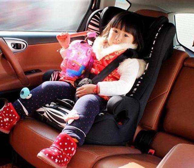 带宝宝出行,汽车安全座椅是必备而非鸡肋!关键时能救命!