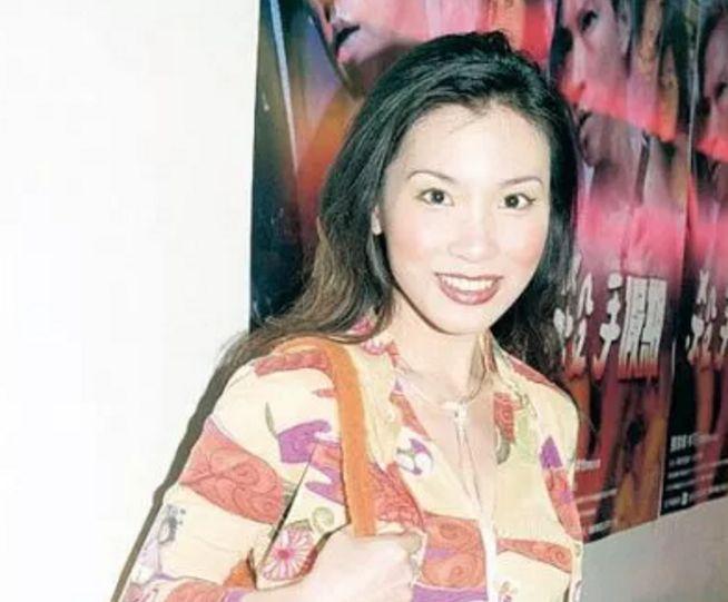 如今的简佩筠比起几年前更显成熟,少了当初的稚嫩,多了几分精悍和稳重