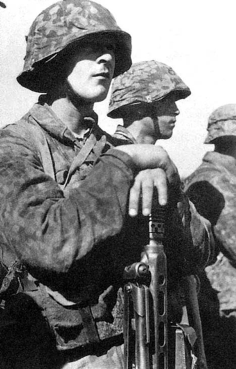 拿着mg42机枪的德国士兵▲一个mg42精英老兵▲一名被打死的mg42机枪