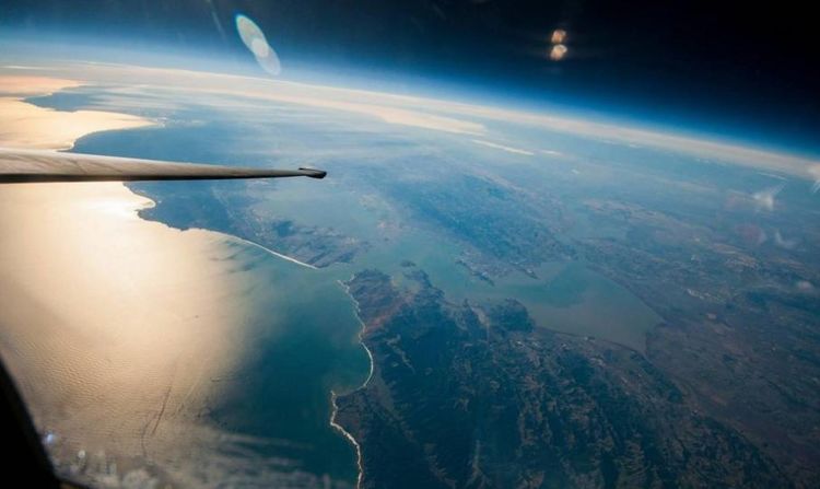 美国一名空军飞行员将间碟飞机飞到太空边缘拍到难以置信的图片