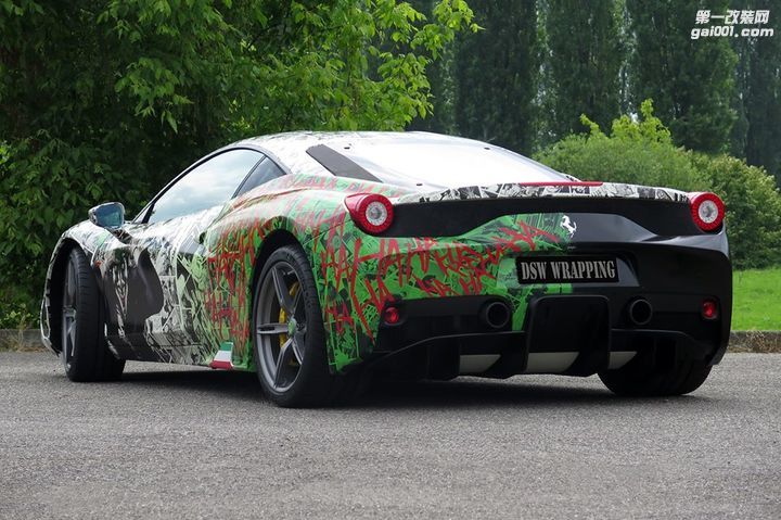 法拉利458speciale改装变身蝙蝠侠对战小丑