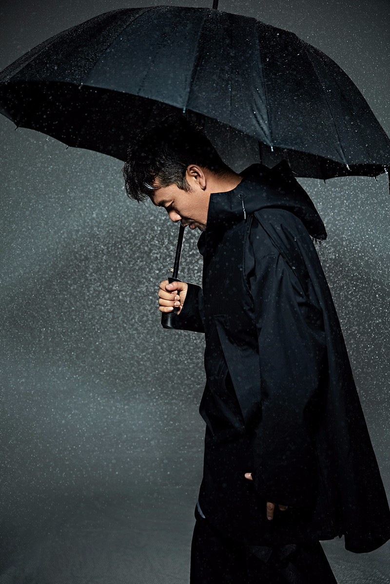 宋佳伦雨中大片曝光演绎忧伤孤独行者组图