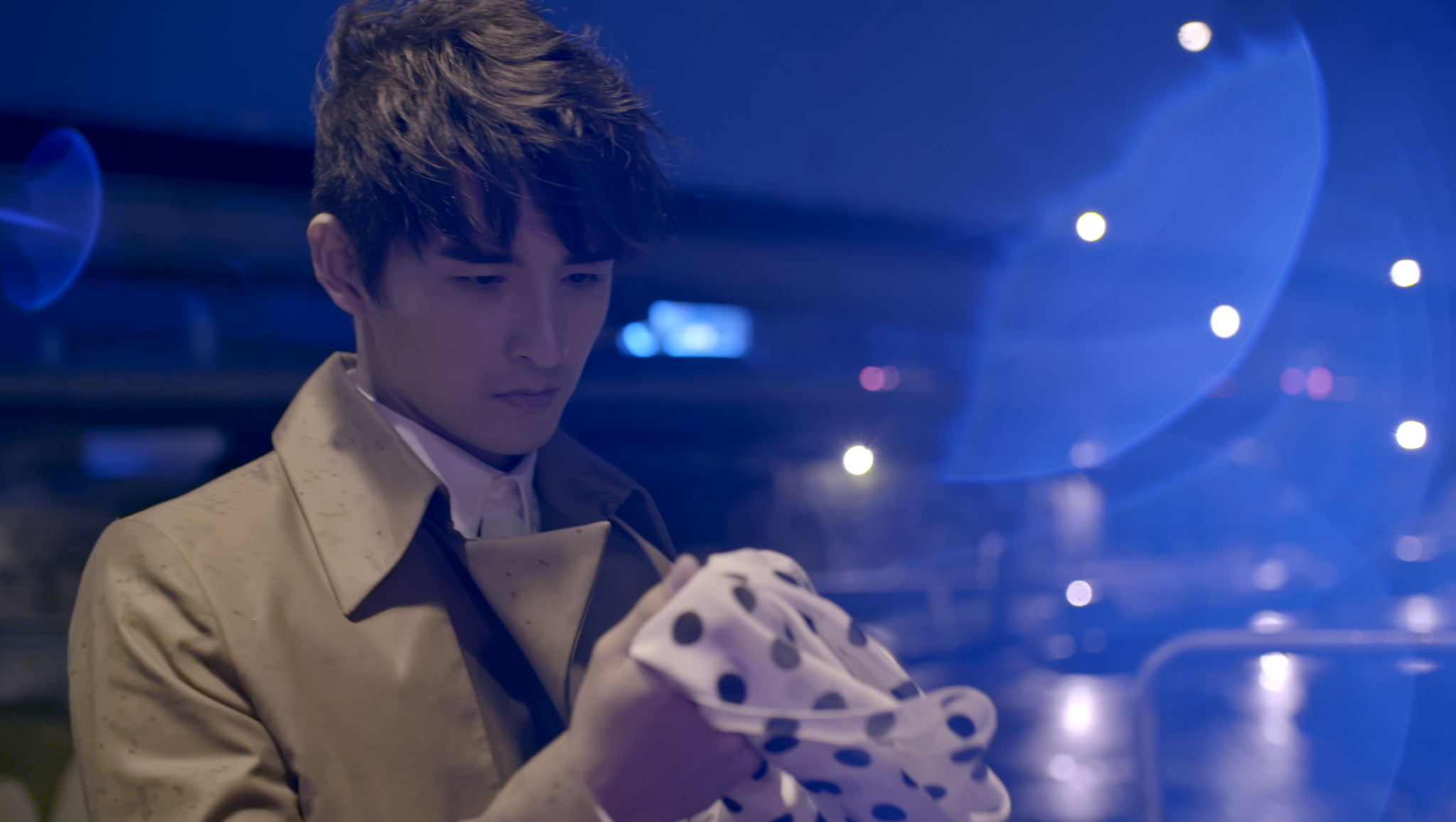 张远《一半》mv首发 携手邝盛打造电影质感唯美映画