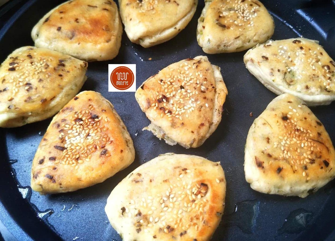 这种三角饼卖的都很贵教您在家做外酥里软咬一口酥的掉渣