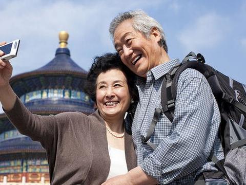 老年人出门旅游,“三宝”不能少,“四病”必须防!|肠胃炎|老年人|春游_新浪新闻